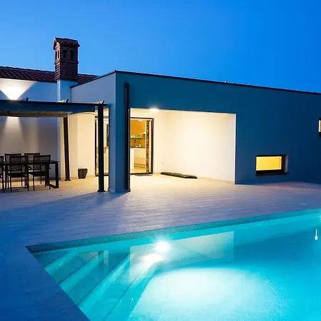 Villa Lia With Pool - Luxury In Vintijan, Near And Medulin *