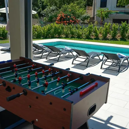 וילה Lia With Pool - Luxury In Vintijan, Near And Medulin פולה