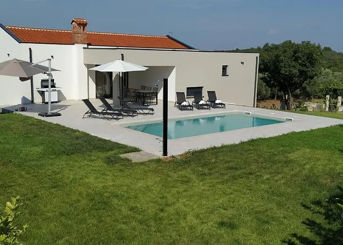Lia With Pool - Luxury In Vintijan, Near And Medulin Villa *