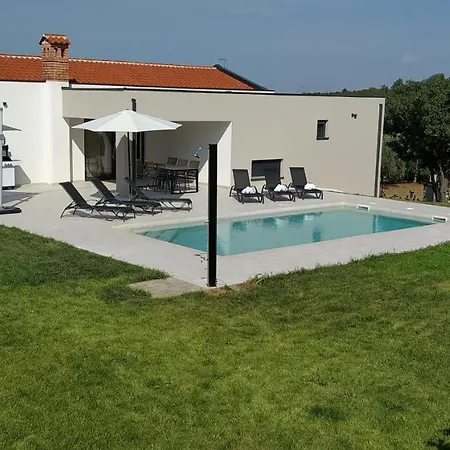 Lia With Pool - Luxury In Vintijan, Near And Medulin Villa *