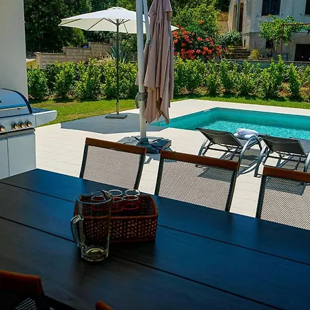 Lia With Pool - Luxury In Vintijan, Near And Medulin Pola